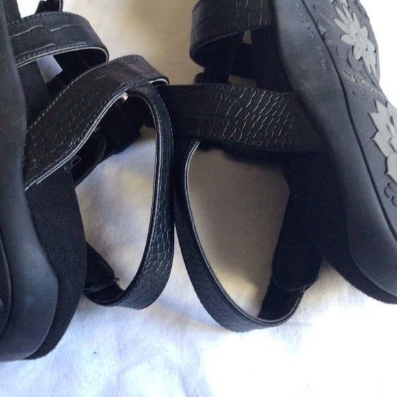 Vionic
Amber Cork Sandals - Picture 4 of 7